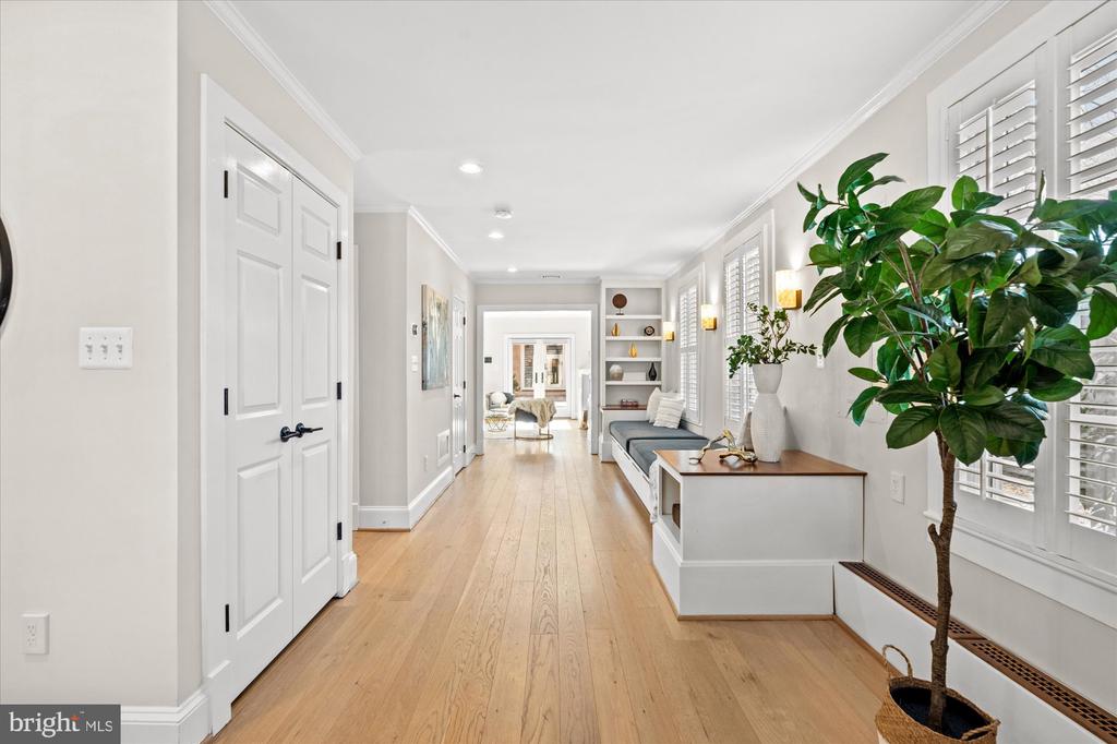 9 E DEL RAY AVENUE