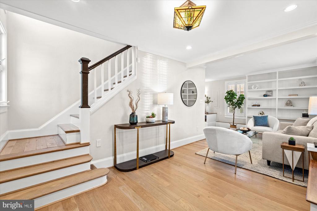9 E DEL RAY AVENUE