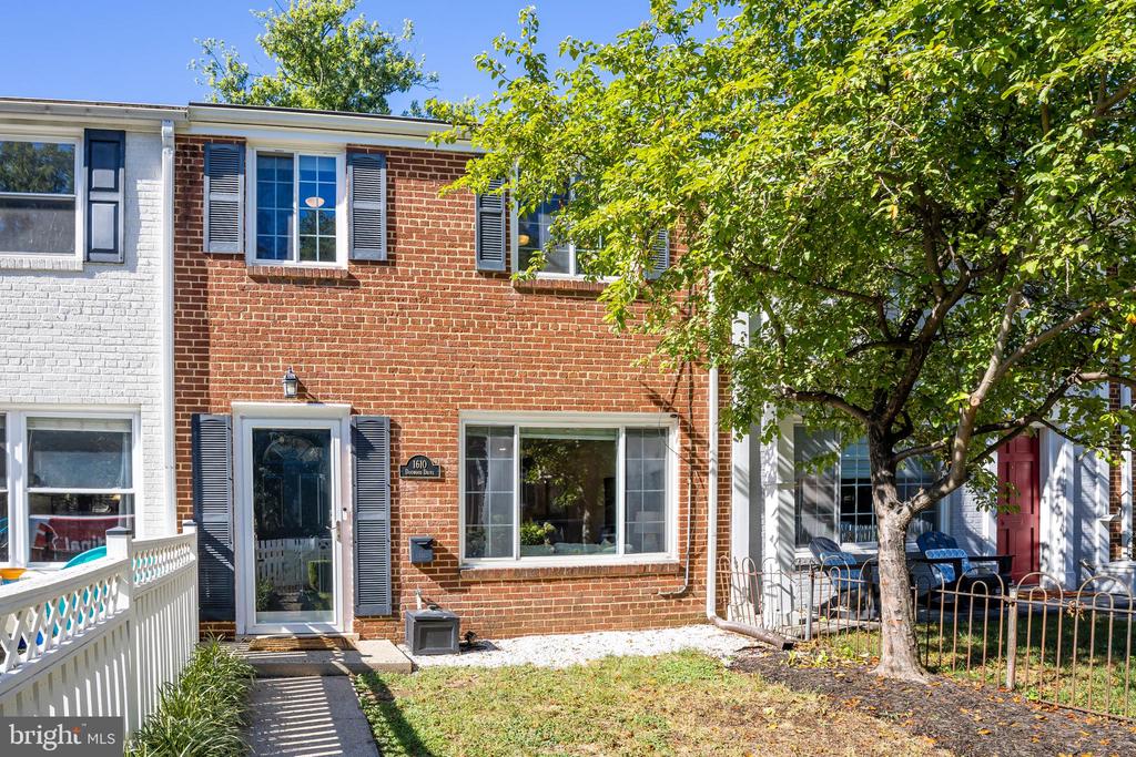 1610 DOGWOOD DRIVE