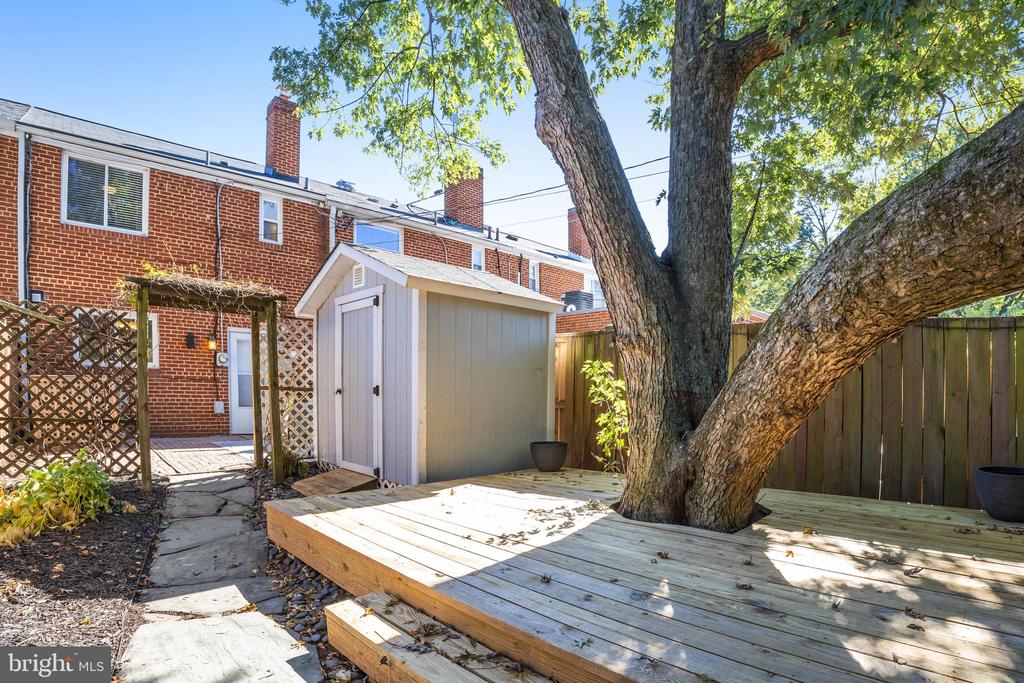 1610 DOGWOOD DRIVE