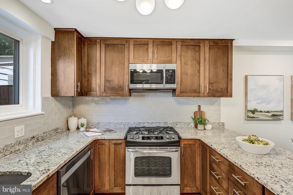 1610 DOGWOOD DRIVE