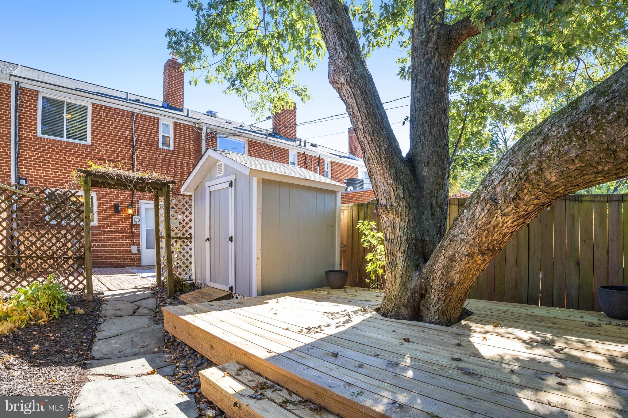 1610 DOGWOOD DRIVE