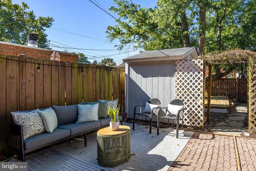1610 DOGWOOD DRIVE