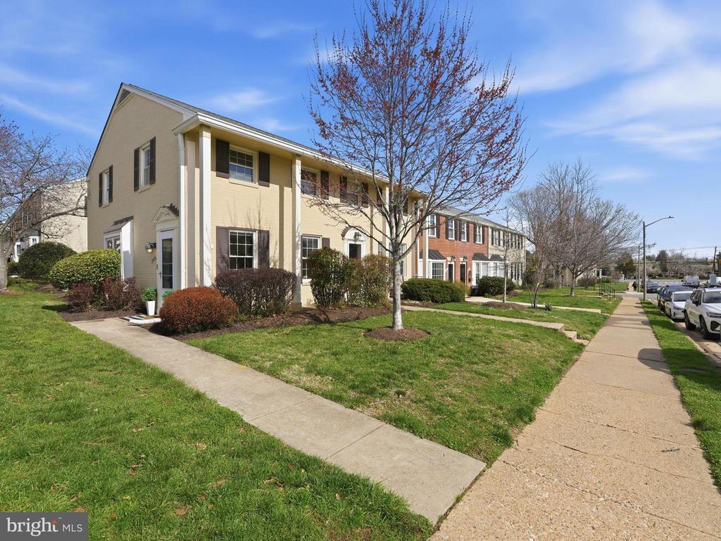 2406 N DEARING STREET