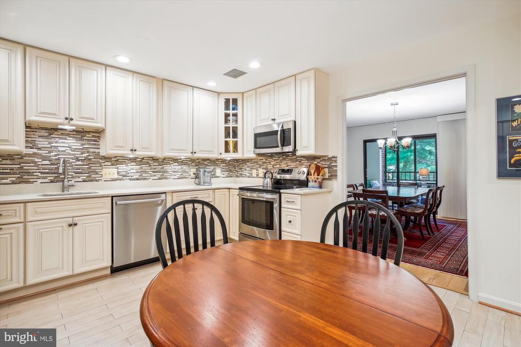 11500 FAIRWAY DRIVE 301