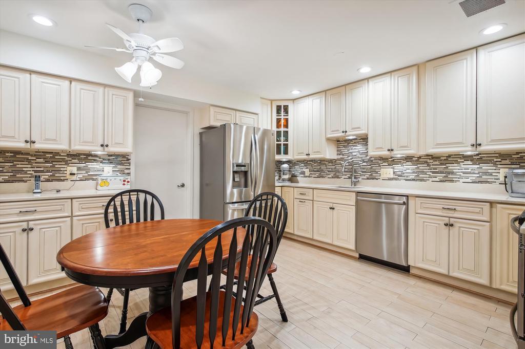 11500 FAIRWAY DRIVE 301
