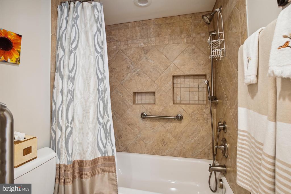11500 FAIRWAY DRIVE 301