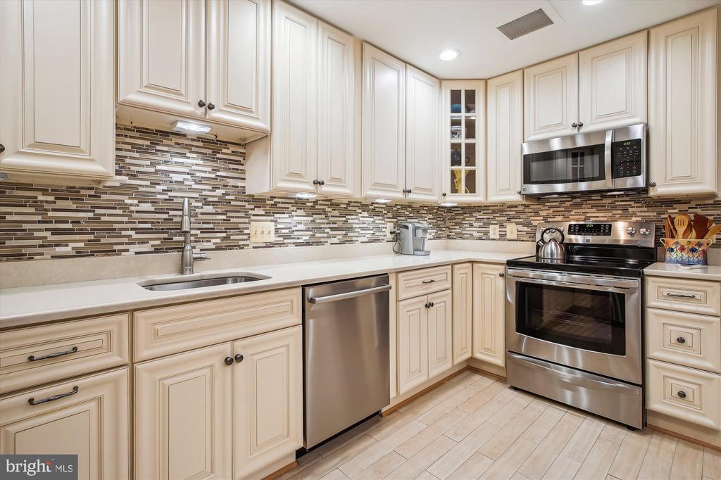 11500 FAIRWAY DRIVE 301