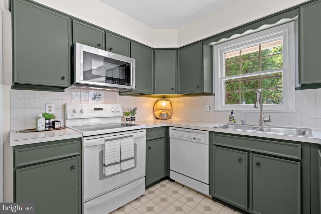 9702 RHAPSODY DRIVE