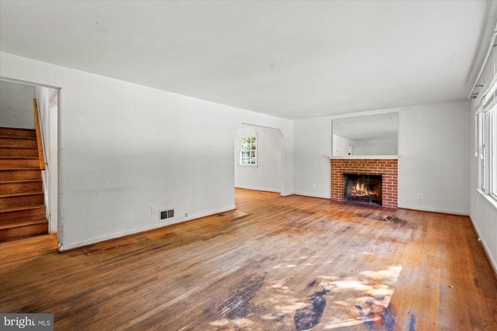 6524 OAKWOOD DRIVE