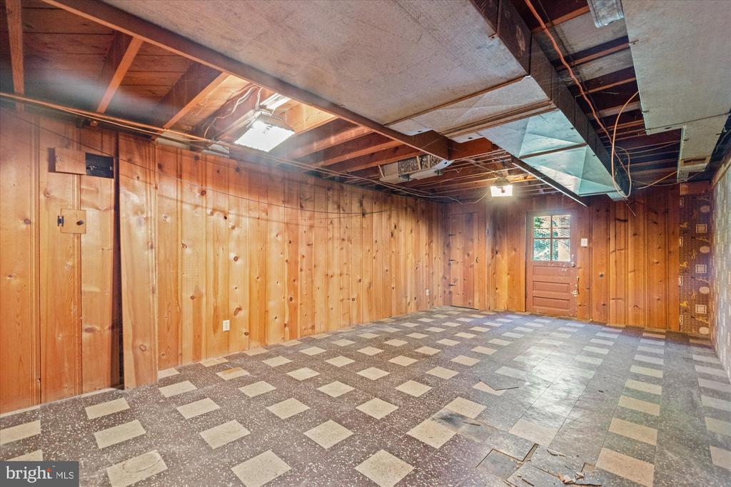 6524 OAKWOOD DRIVE