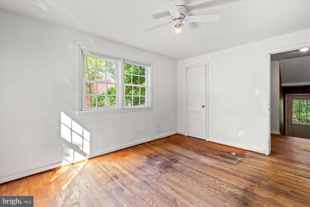 6524 OAKWOOD DRIVE