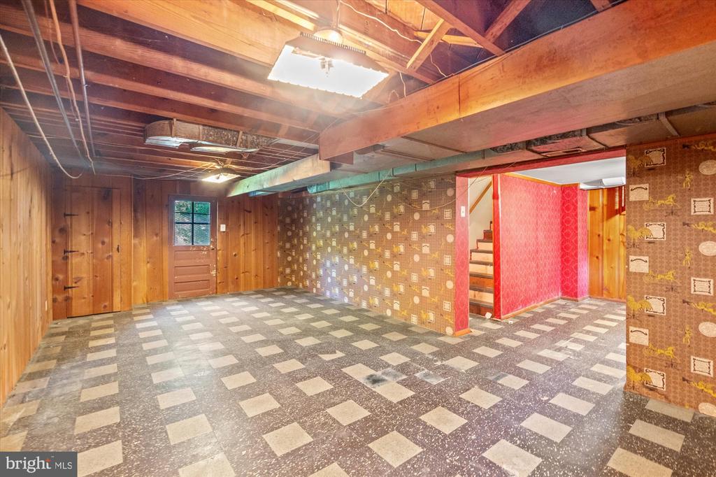 6524 OAKWOOD DRIVE