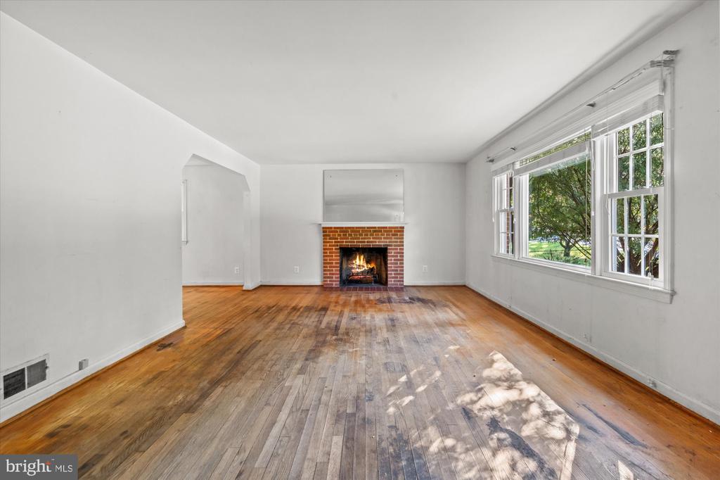 6524 OAKWOOD DRIVE