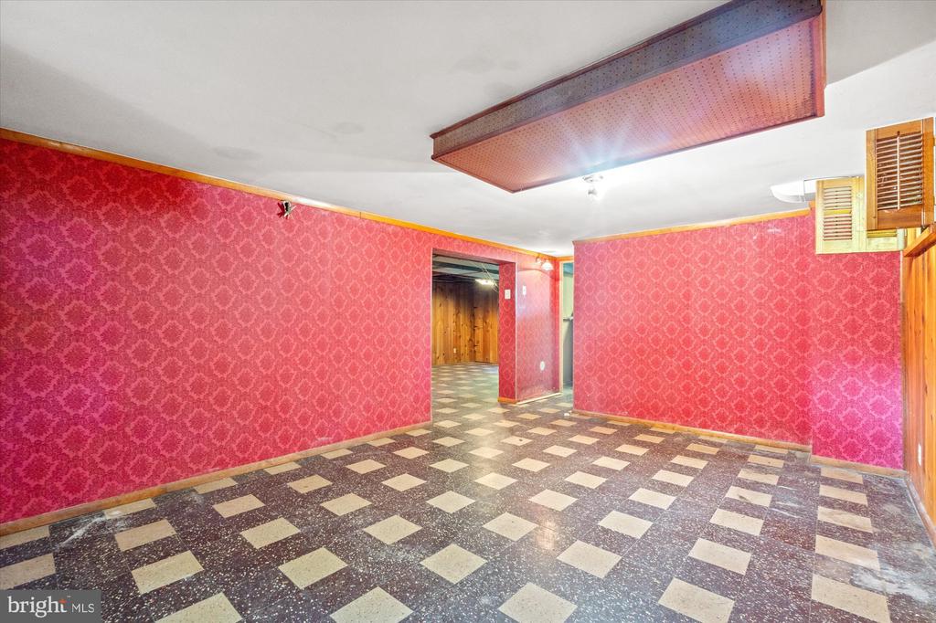 6524 OAKWOOD DRIVE