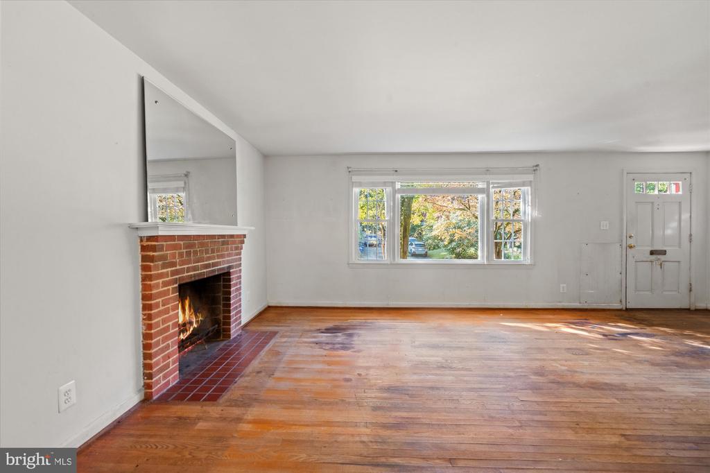6524 OAKWOOD DRIVE