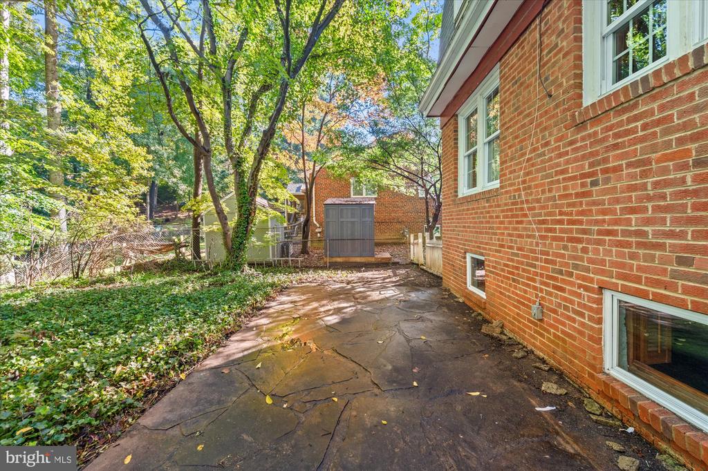 6524 OAKWOOD DRIVE