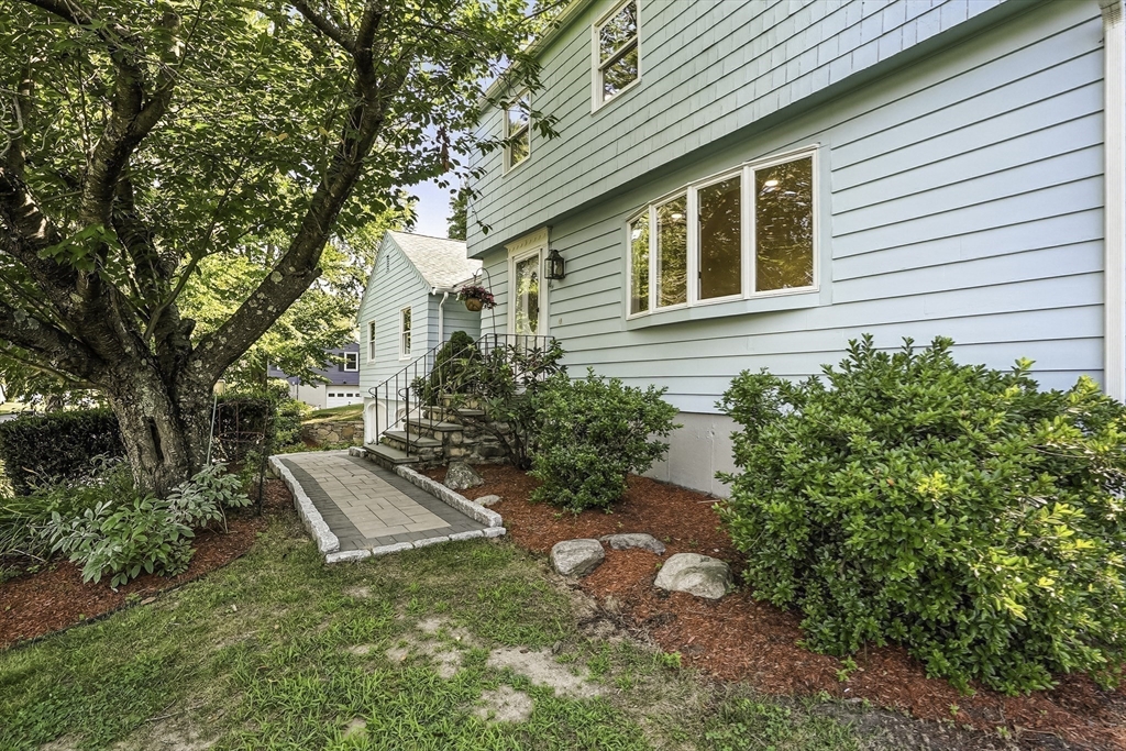 7 Kings Grant Rd