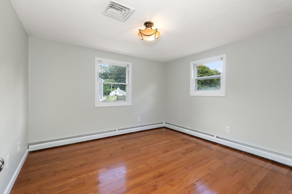 28 Lorna Dr