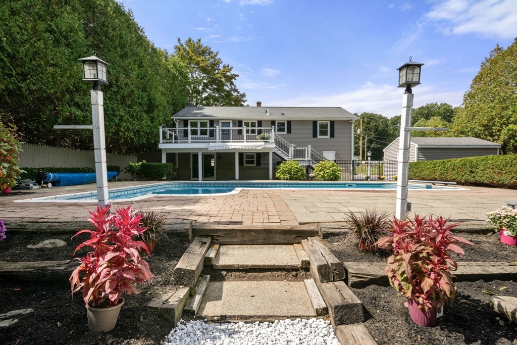 28 Lorna Dr