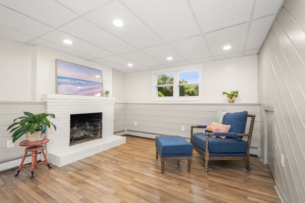 28 Lorna Dr