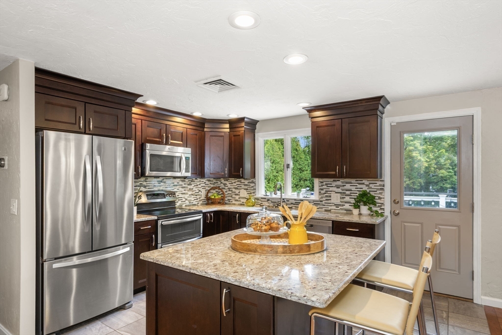 28 Lorna Dr