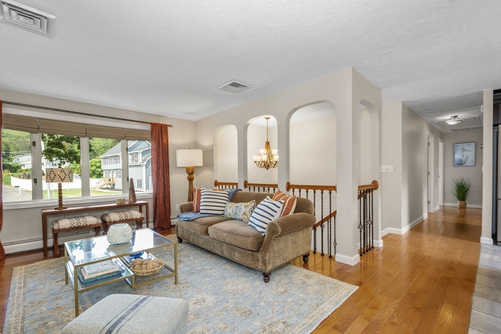 28 Lorna Dr