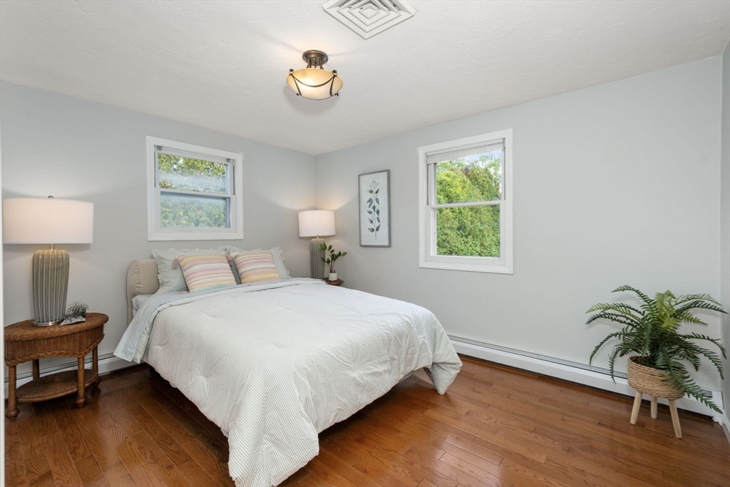 28 Lorna Dr