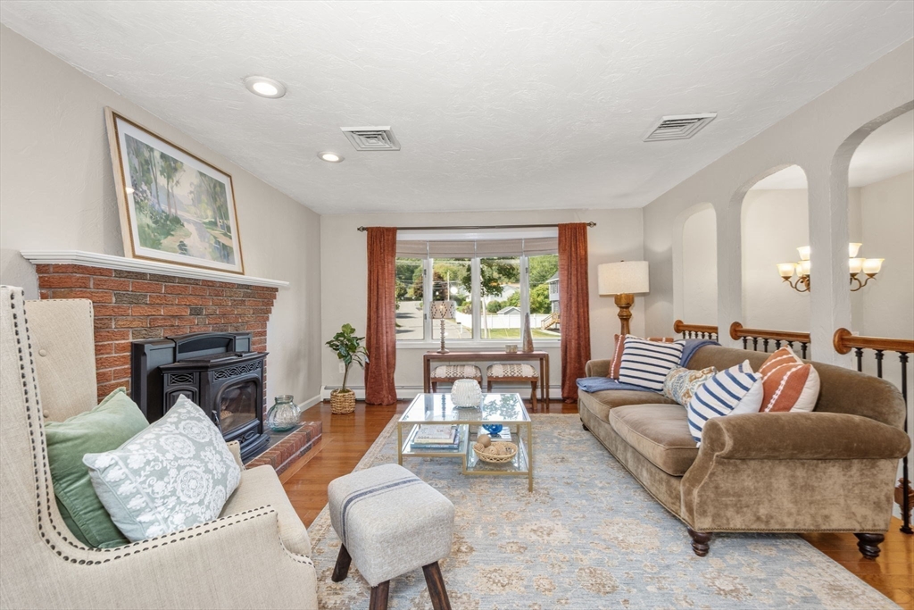 28 Lorna Dr