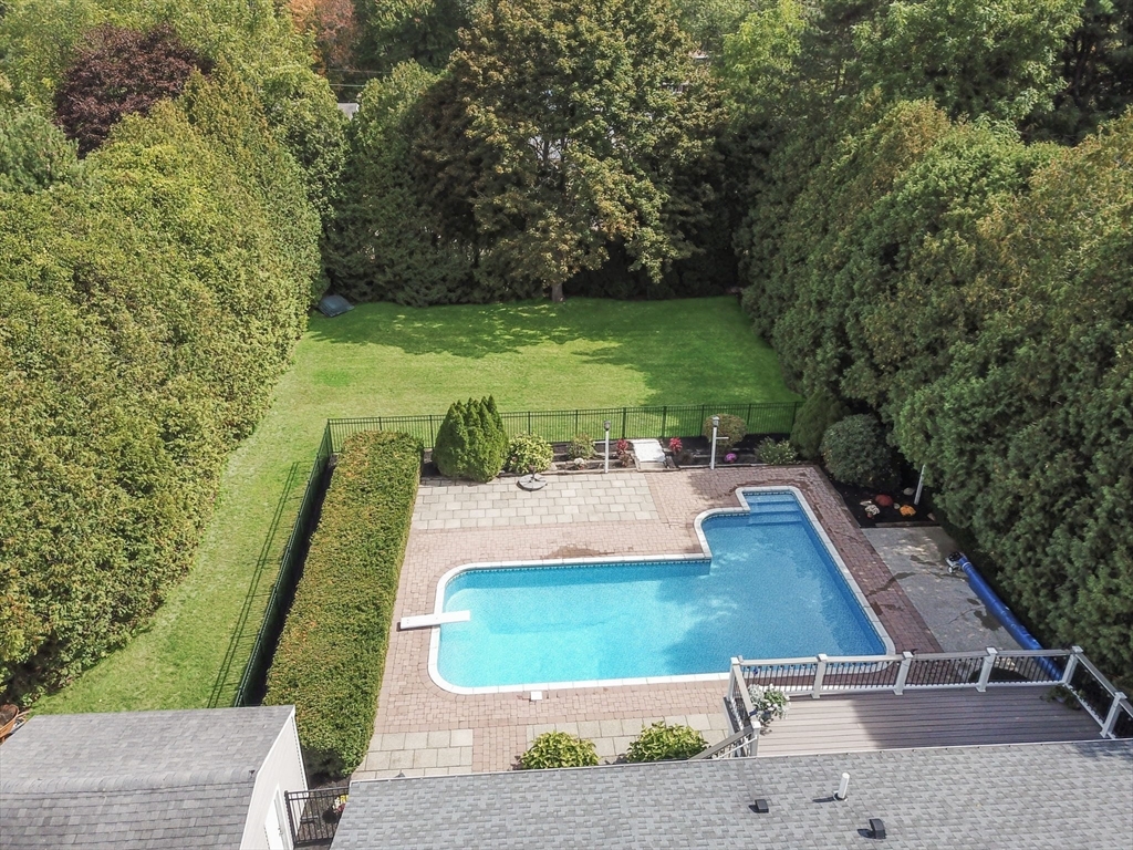 28 Lorna Dr