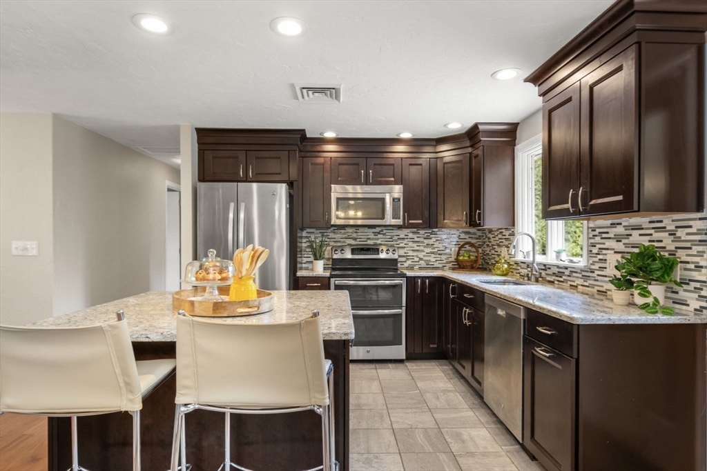 28 Lorna Dr