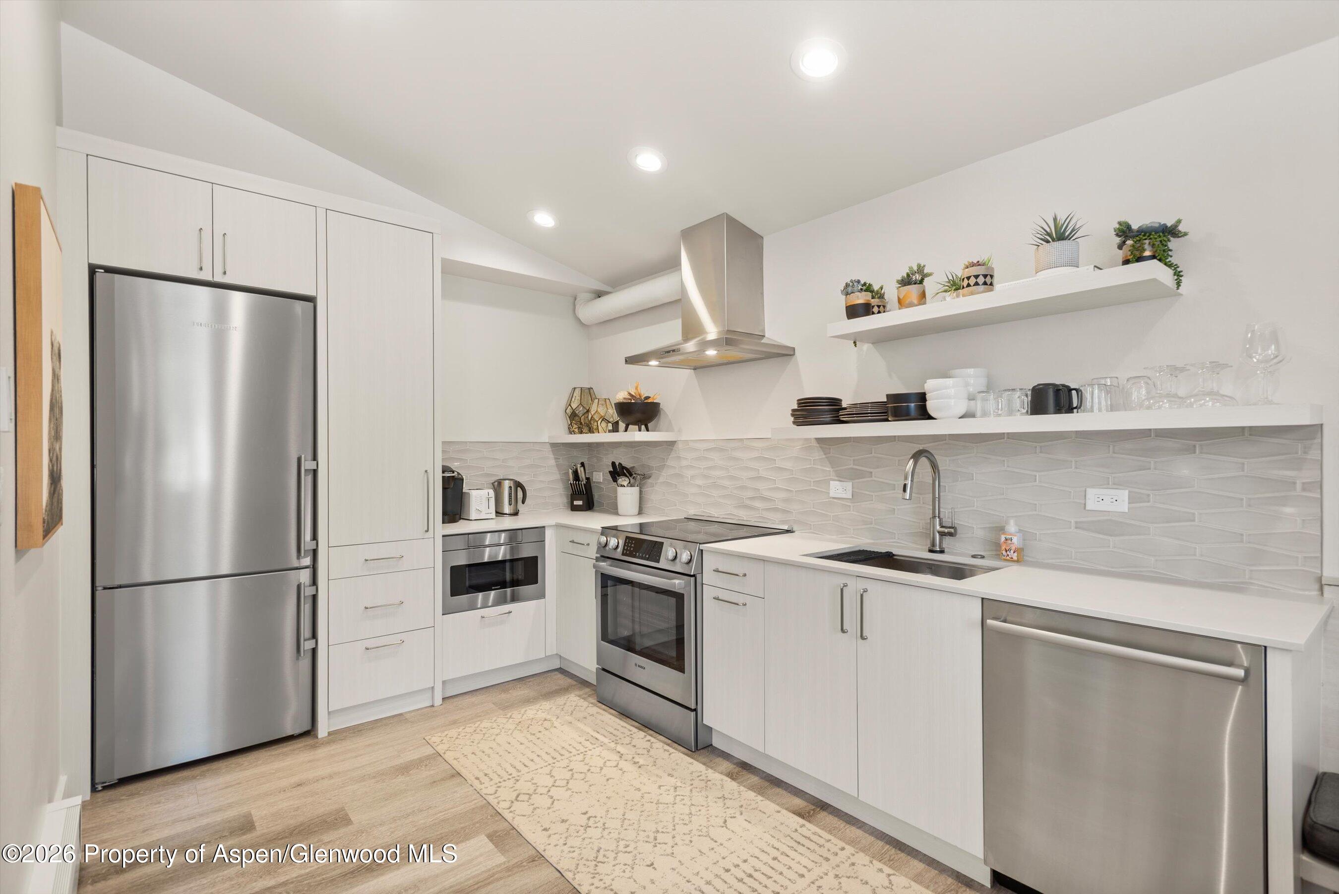 220 W Main Street, 210/P1/B6