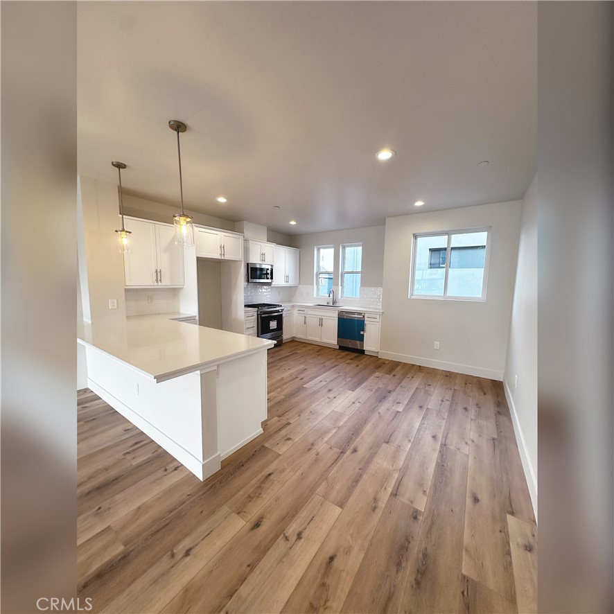 2375 victoria Avenue 104