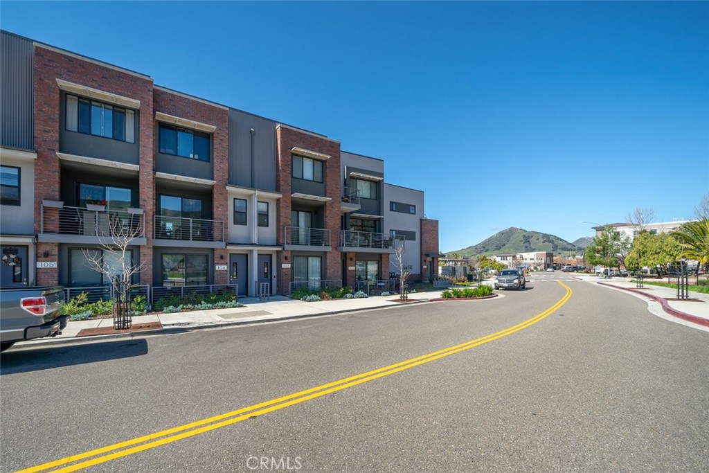 2375 victoria Avenue 104