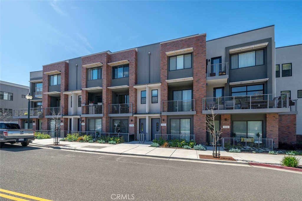 2375 victoria Avenue 104