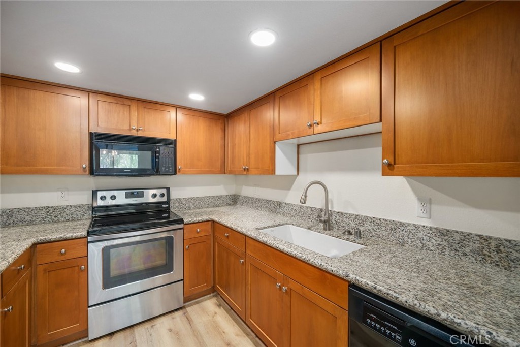 1033 Southwood Drive S