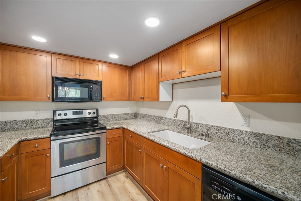 1033 Southwood Drive S