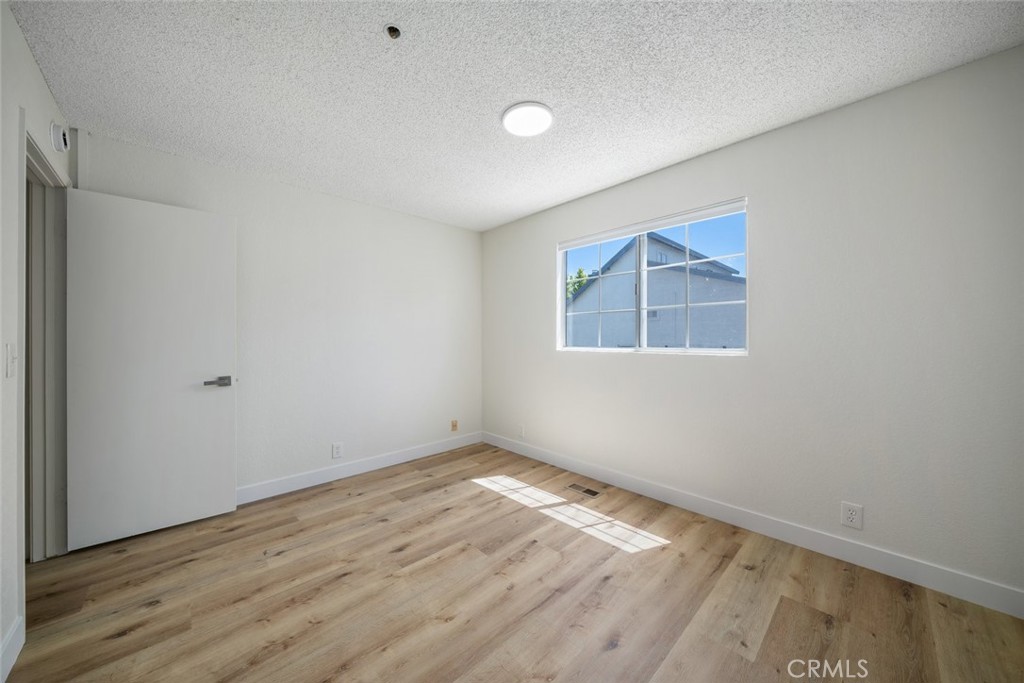 1033 Southwood Drive S