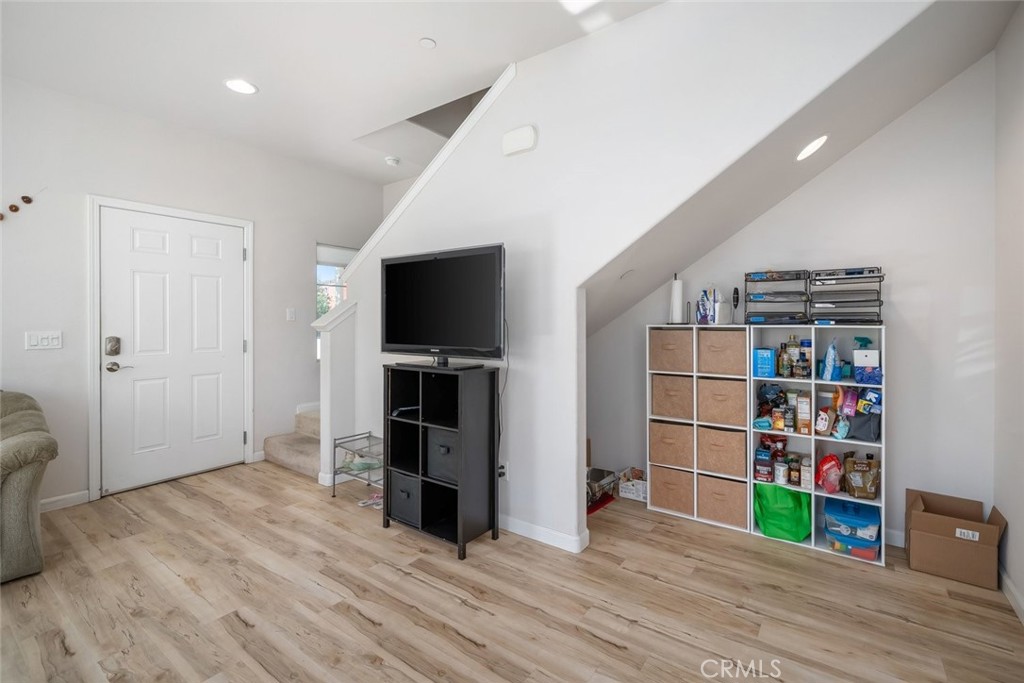 880 Lawrence