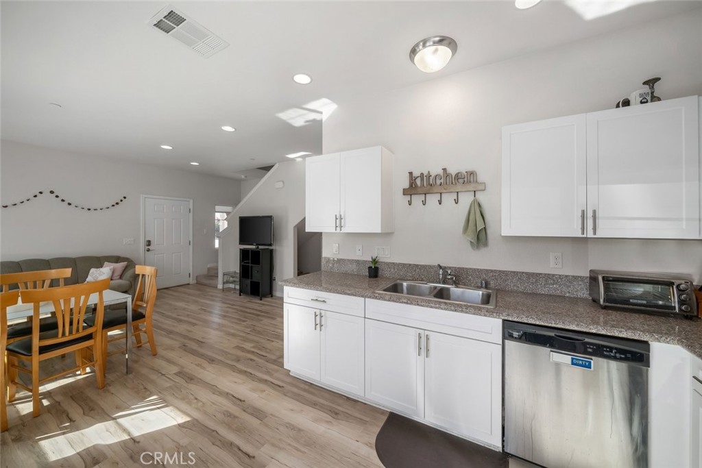 880 Lawrence