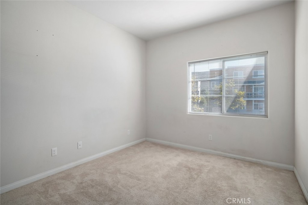 880 Lawrence