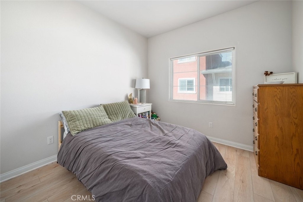 880 Lawrence
