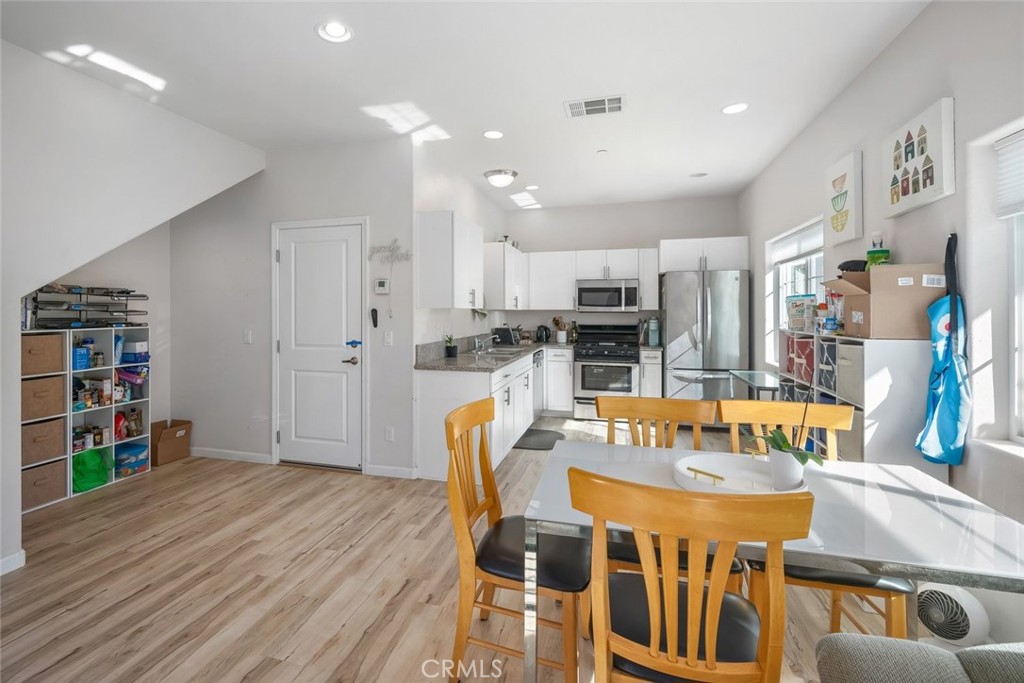 880 Lawrence
