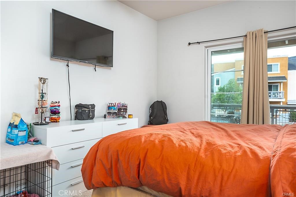 880 Lawrence