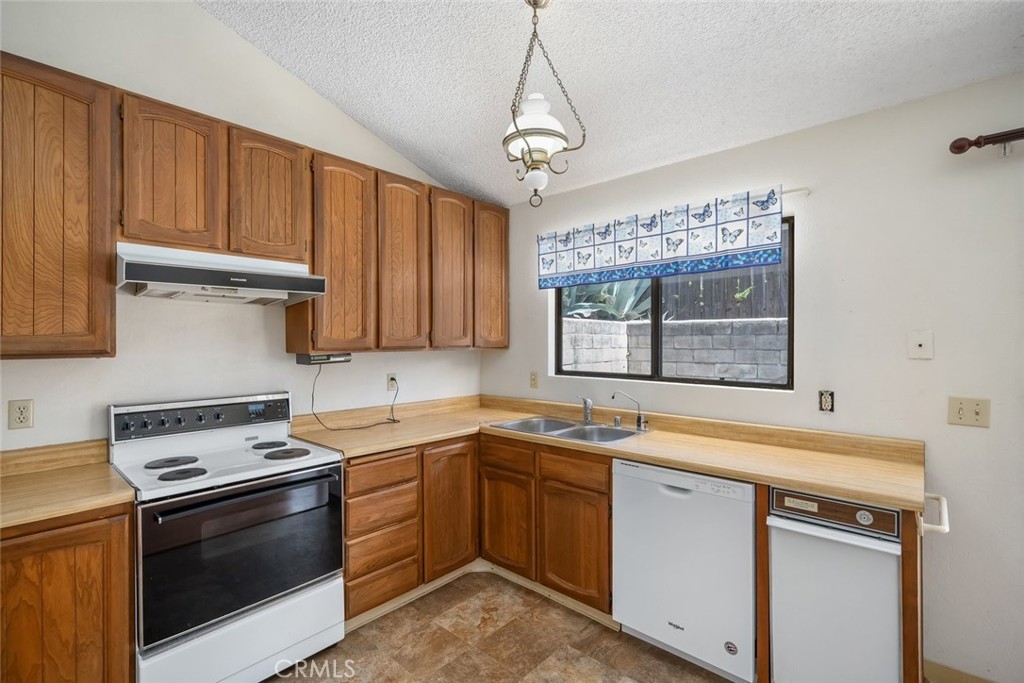 1360 Laurel 3