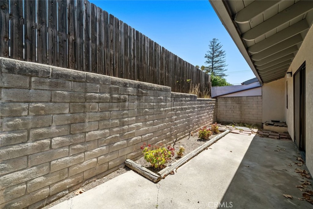1360 Laurel 3