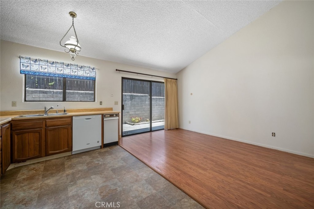 1360 Laurel 3