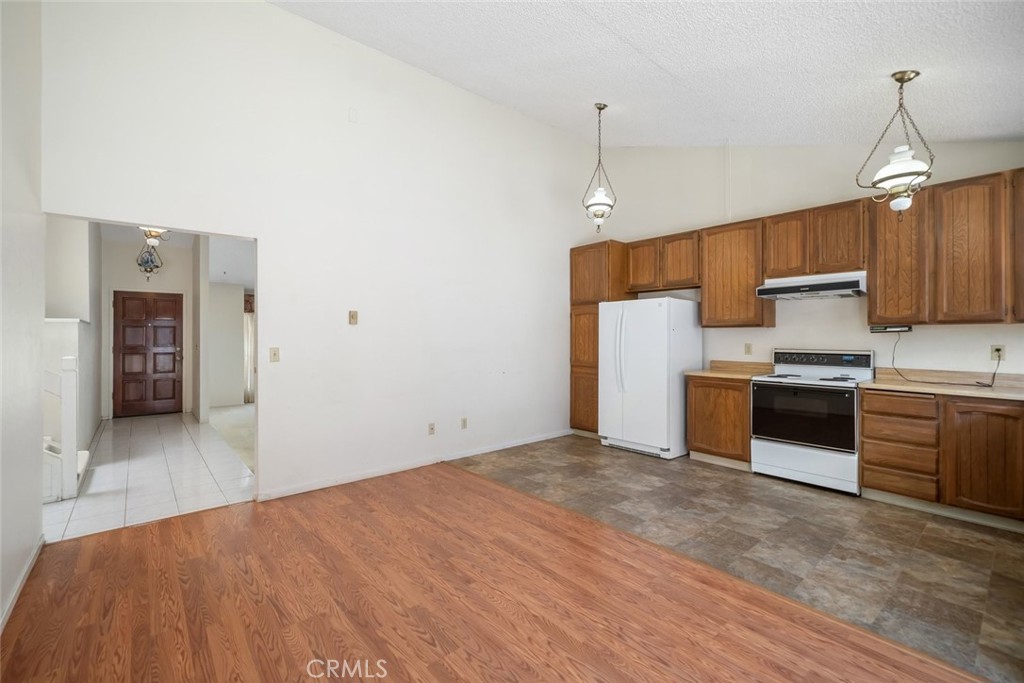 1360 Laurel 3