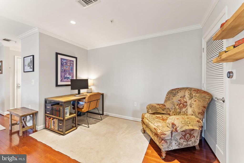 4089 S FOUR MILE RUN DRIVE Unit: 404