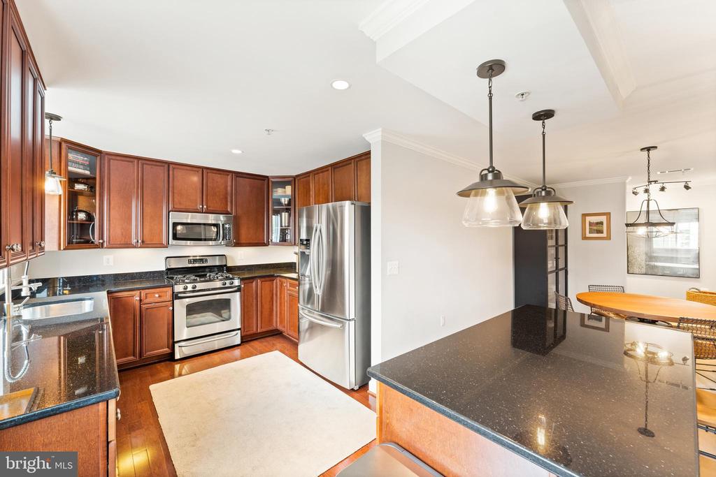 4089 S FOUR MILE RUN DRIVE Unit: 404